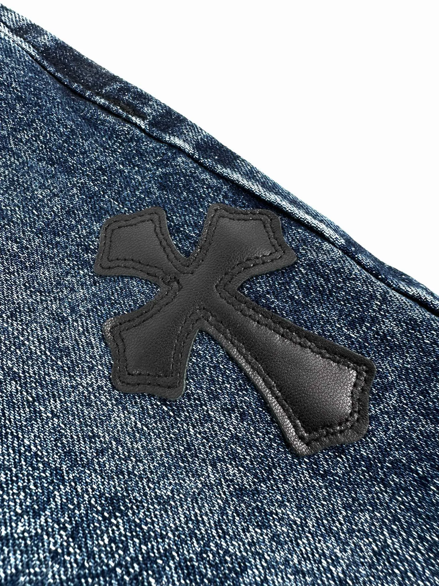 Chrome Hearts ， ， 。 Retro ， ， ， 。 Black Cowhide Leather ， ， ， 。 ， ， ， Versatile 。 1.Retro ， ， ； ， ， Retro 。 2. ， ， ， 、 。 3. ， ， ； ， ， 、 。 ： 1:1 CH 1:1 CH 1:1 CH 1:1 CH 1:1 CH 1:1 CH 1:1 CH ： Size： 26 27 28 ： EE